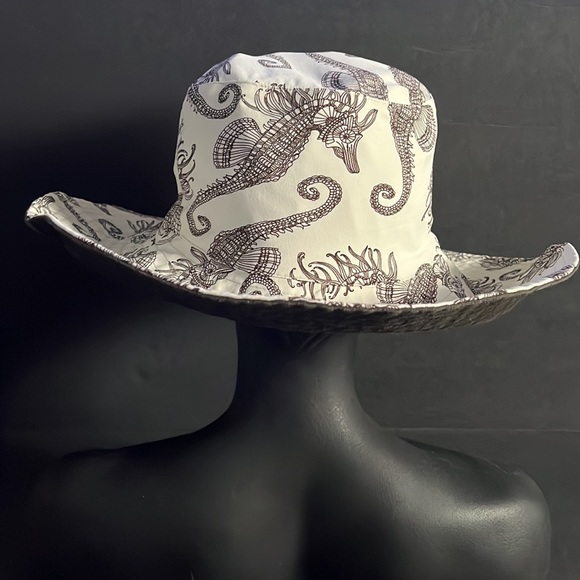 OndadeMar Ladies Reversible Seahorse Bucket Hat - Picture 5 of 16